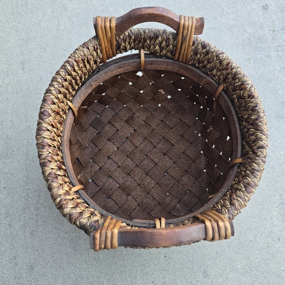 Vintage Storage Basket - Picture 4 of 5